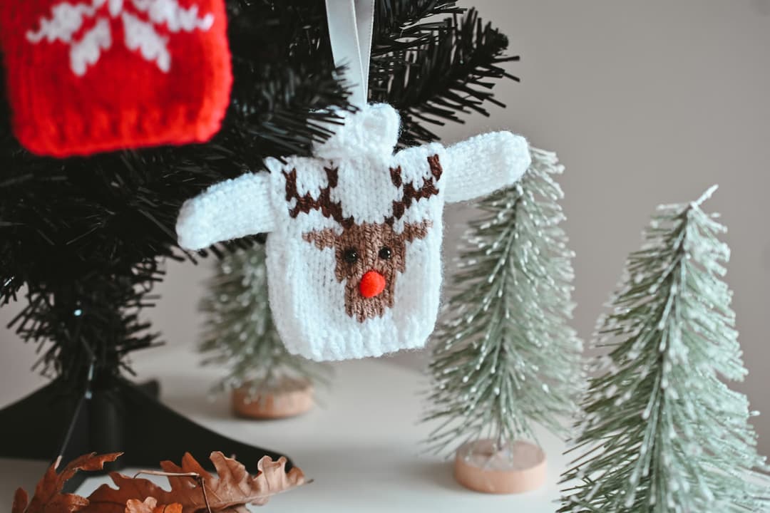 10 Easy Free Crochet Patterns for Christmas Decorations | Cover Image